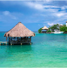 Cabaña sobre el mar caribe colombiano